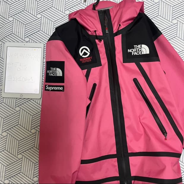 슈프림 노스페이스 써밋자켓 핑크