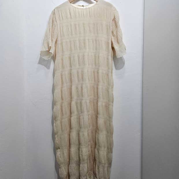 아이보리 플리츠 반팔 롱원피스 