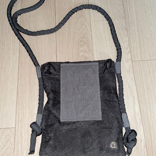 코이세이오 SHIRRING ROPE CROSS BAG GREY
