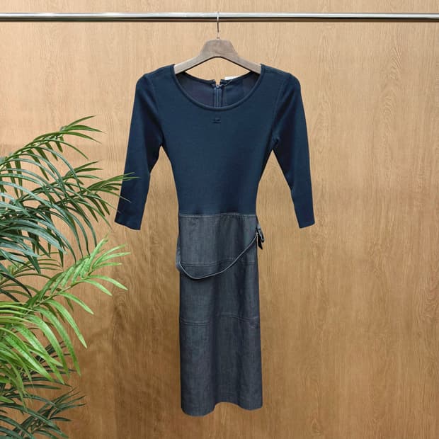 꾸레쥬 미디 원피스 5부 소매 허리 스트랩 디테일 슬림핏 차콜 그레이