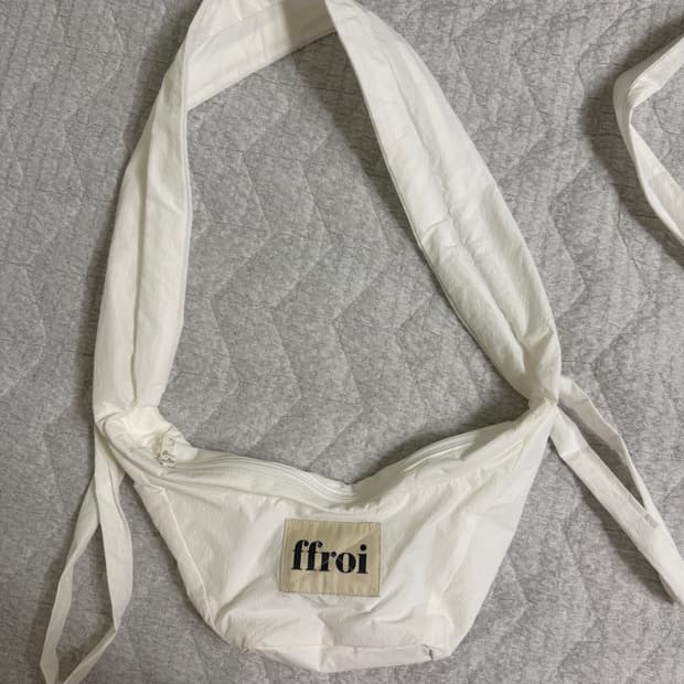 ffroi 프루아 러슬백 화이트