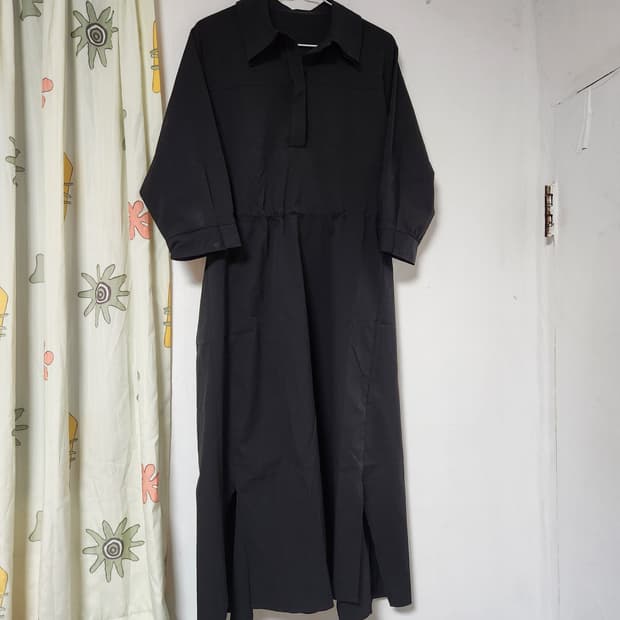 블랙 셔츠형 칠부소매 롱 원피스 트임 77~88