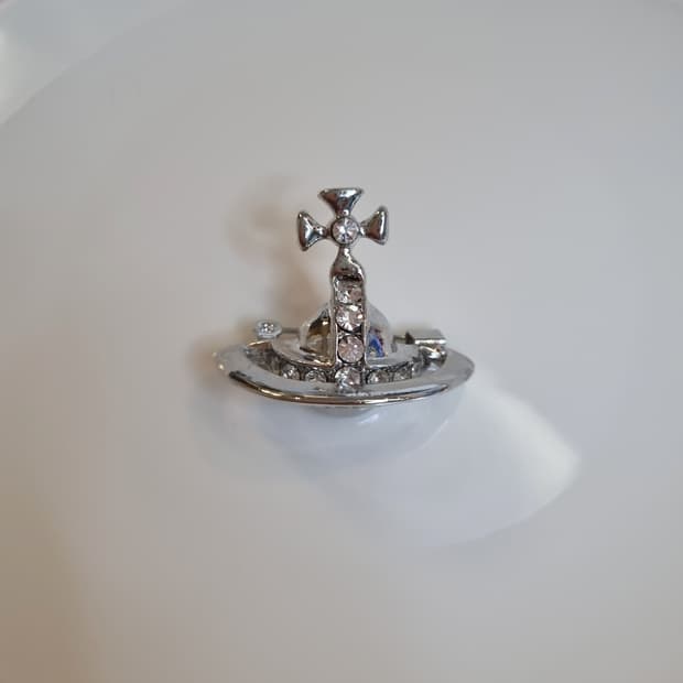 비비안웨스트우드 업사이클링 orb은장 브로치