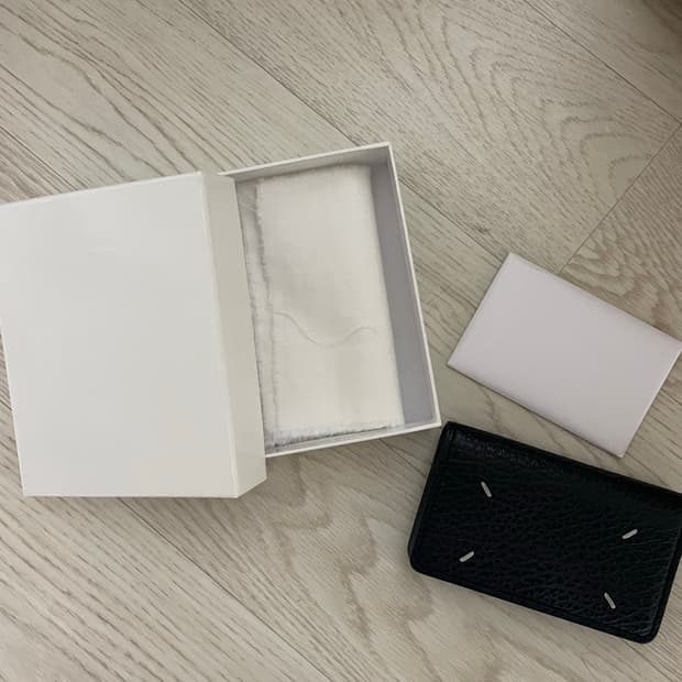 메종 마르지엘라 스티치 레더 플랩 카드 홀더 블랙