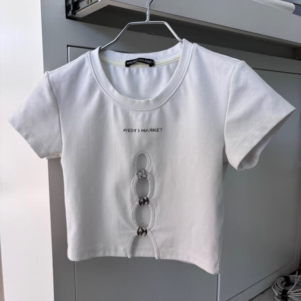(New)Weird Market Crop T