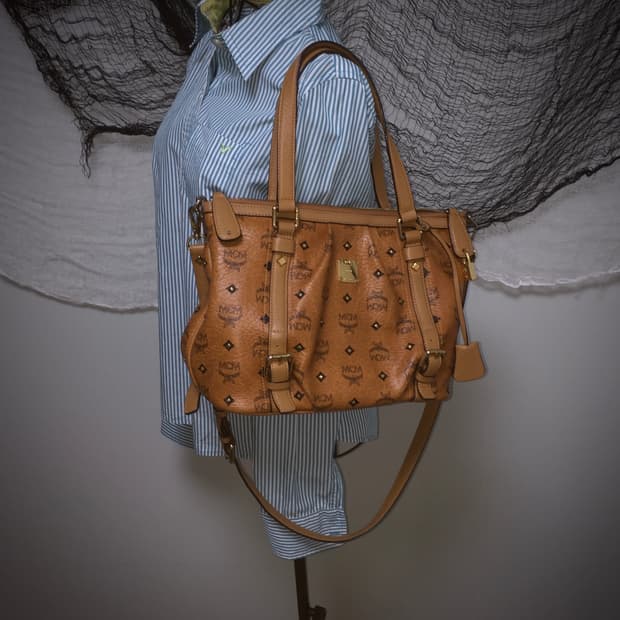 MCM stud detail vtg shoulder bag