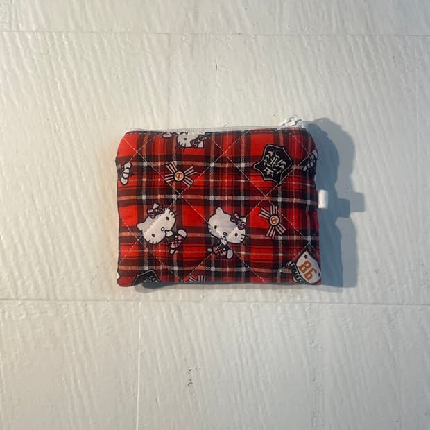 [ 핸드메이드 ]  헬로키티 레드 블랙 체크 미니 지퍼 카드지갑