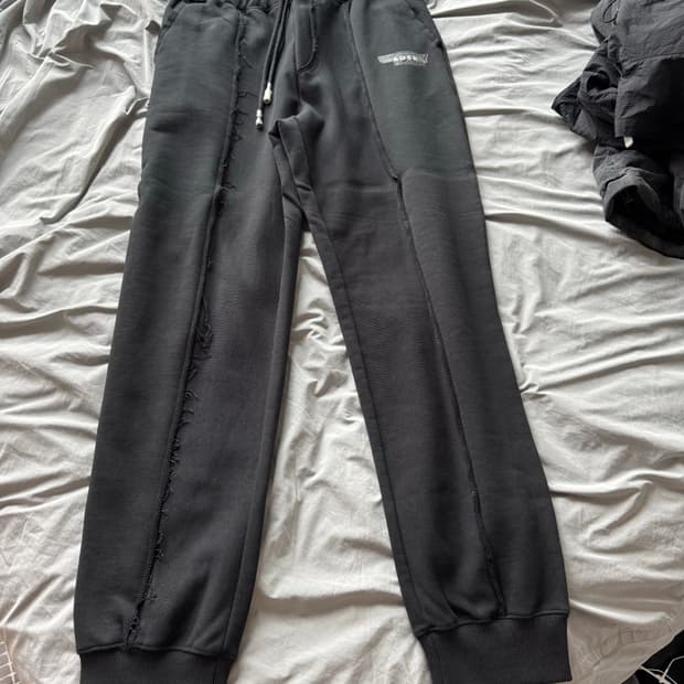 아더에러 duct tape sweatpants 츄리닝