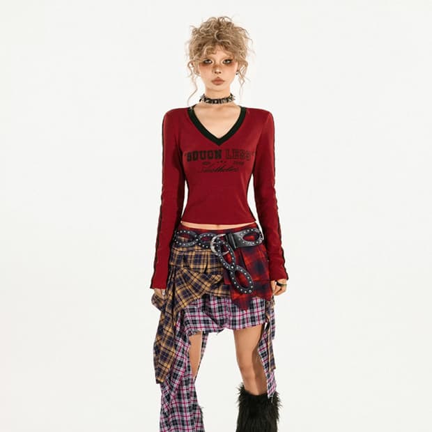 y2k 레드 V넥 긴팔 티셔츠 + 체크 스커트