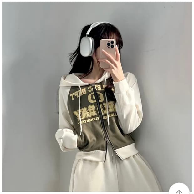 에이블리 프린팅 크롭 투웨이 후드집업 (새상품)