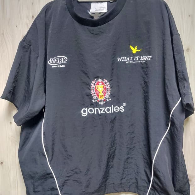 마크 곤잘레스 와릿이즌 엠블럼 블록코어 나일론 반팔 티셔츠