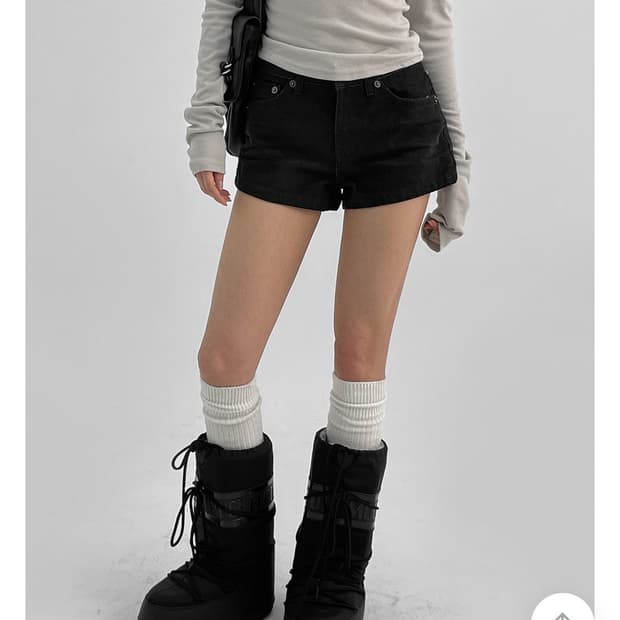 블랙업 핫크 논페이드 숏 데님팬츠
