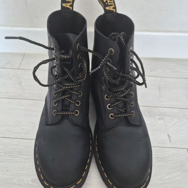 닥터마틴 1460 8홀 부츠 팝니다