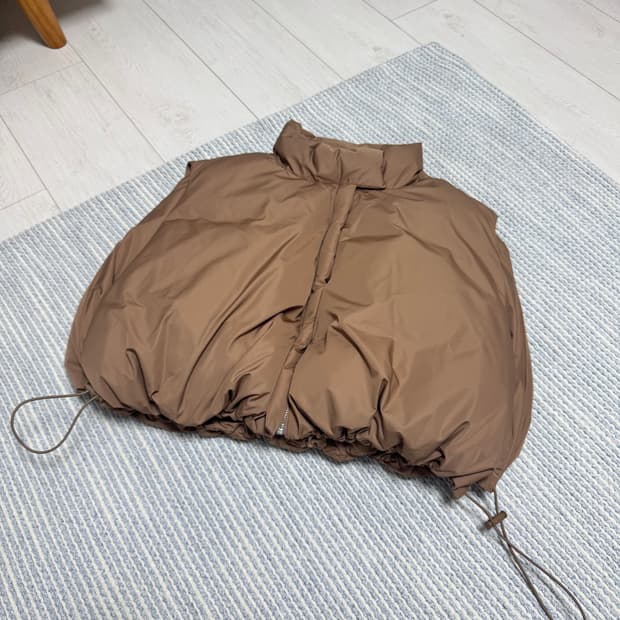 cos 코스 커피베이지 패딩 질레 (여성용)