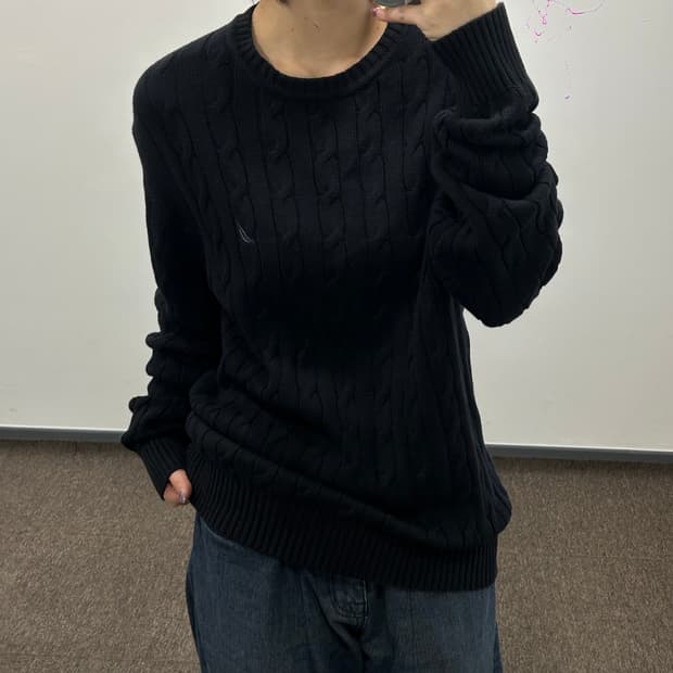 Nautica 퍼플그레이 로고 블랙 케이블 니트