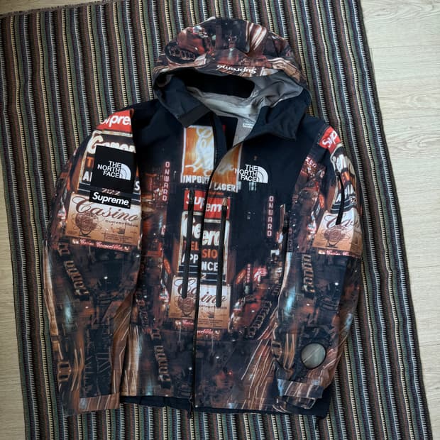 슈프림 노스페이스 타임스퀘어 자켓
