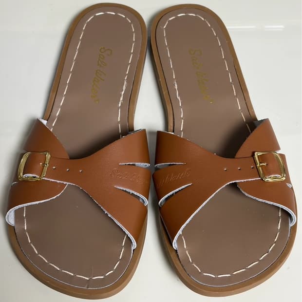 솔트워터 클래식 슬라이드 샌들 탄 색상 4사이즈