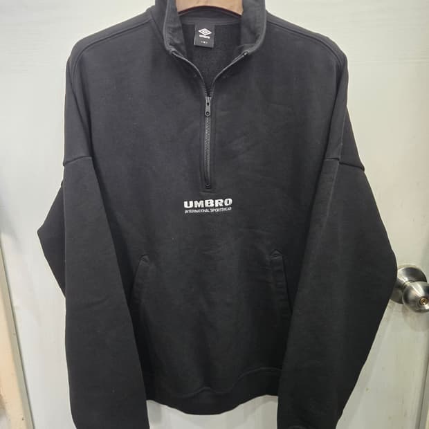 95,M )) UMBRO 엄브로 반집업 긴팔티셔츠! 블랙 & 화이트