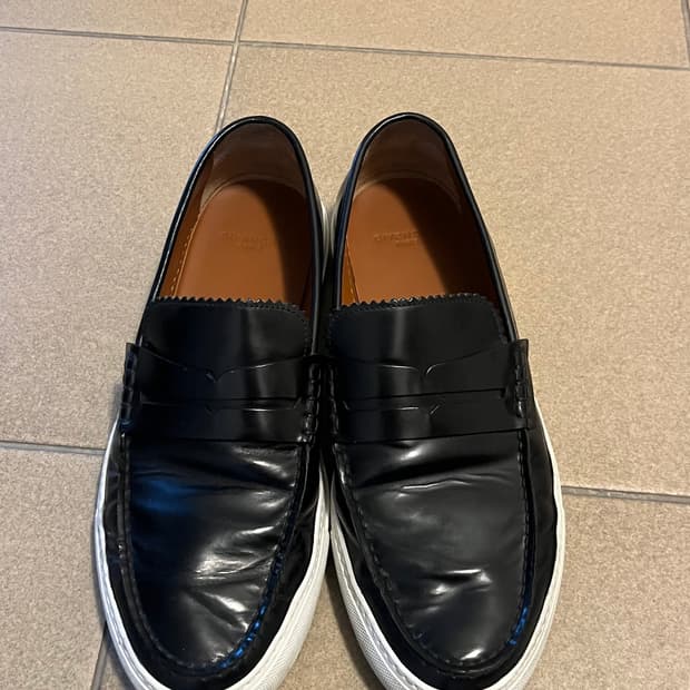 지방시 스터드 로퍼 280