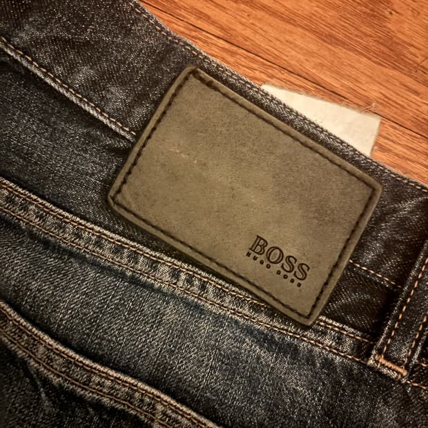 HUGO BOSS 휴고보스 데미지 데님 청바지