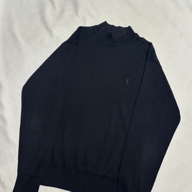 95 입생로랑 블랙 울 반폴라 니트