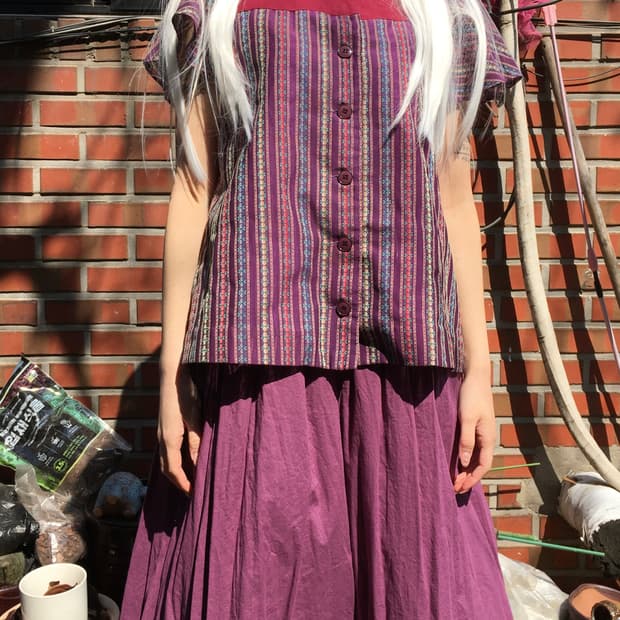 에스닉 스트라이프 퍼프 블라우스 & 퍼플 코튼 스커트 세트