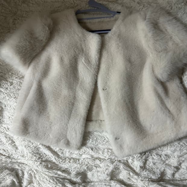 아이보리 반팔 퍼 