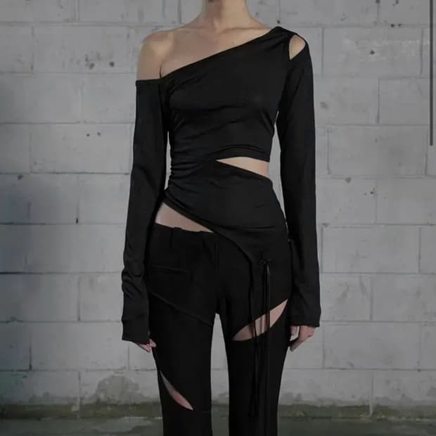보헤미안서울 새상품 SEE THROUGH CUT-OUT SLEEVE 블랙