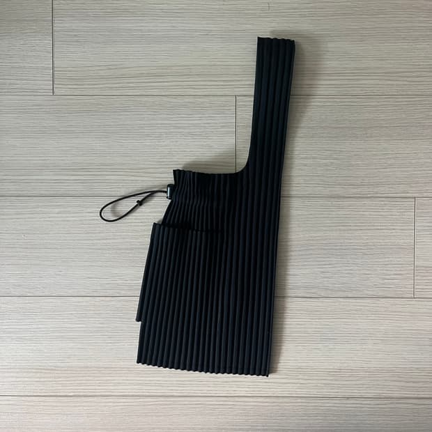 이세이미야케 옴므 플리세 토트백 블랙