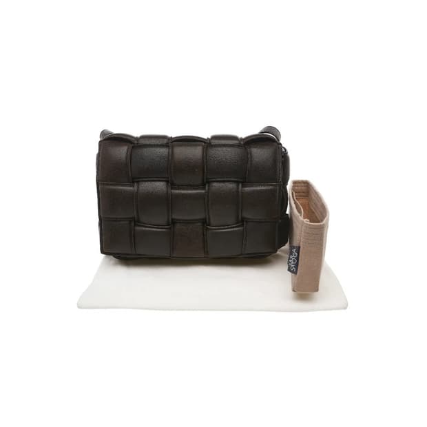 [A급] 보테가베네타 패디드 카세트 숄더 크로스백 판매합니다!!!