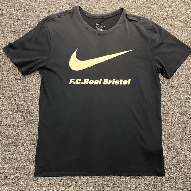 [95] 나이키 X SOPH F.C.R.B 반팔티 L