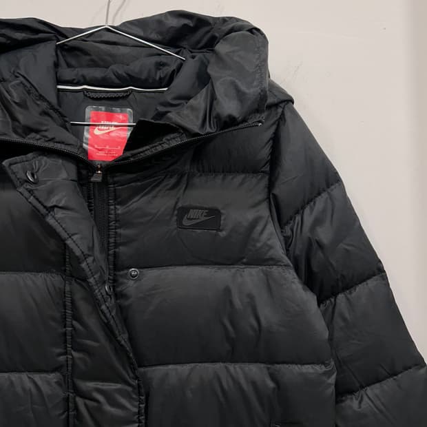 나이키 덕다운 블랙 스우시 하이넥 후드 경량패딩