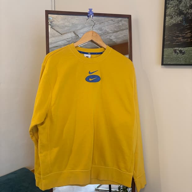 나이키 스우시 맨투맨