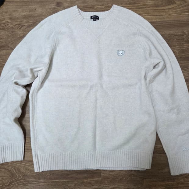 유니클로 카우스 니트