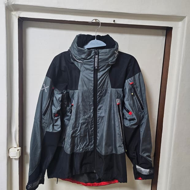 몬츄라 자켓 s(90-95)까지 맞습니다