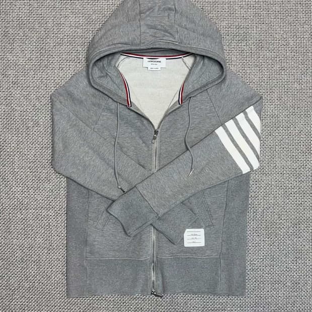 톰브라운 후드집업