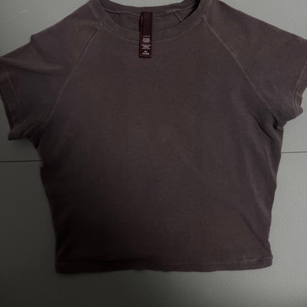 Skims 크롭반팔티 xs