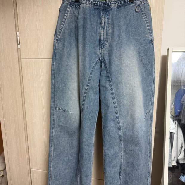 우영미 24fw 밴딩 와이드 데님 48사이즈 판매합니다.