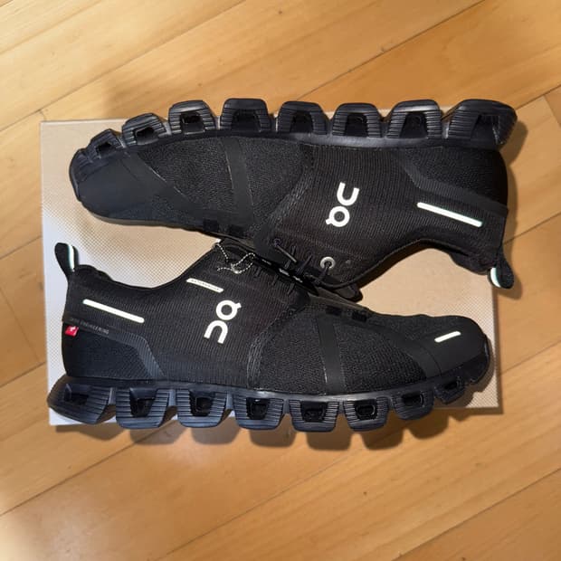 온러닝 w 클라우드 5 워터프루프 240 (US 7, EU 38)