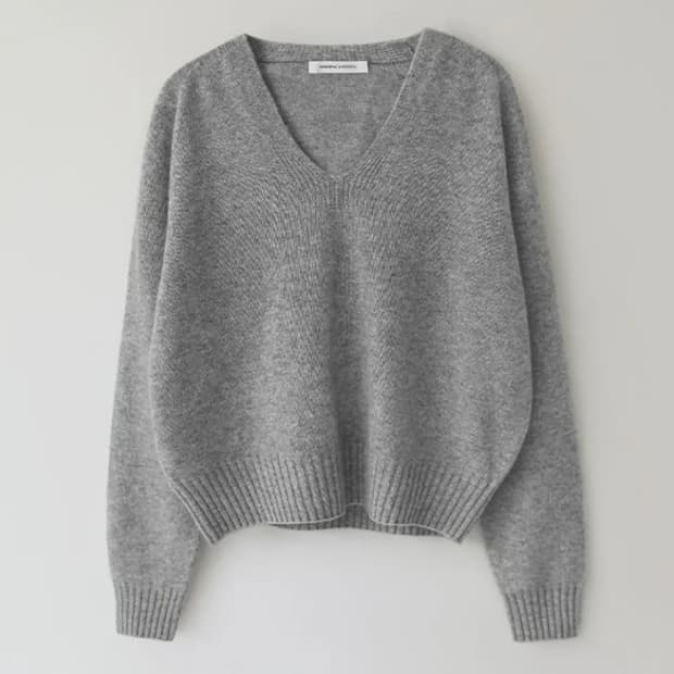 낫띵리튼 브이넥 니트