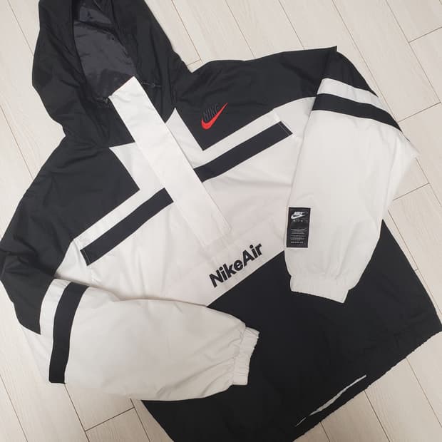 나이키 에어 우븐 아노락 반집업 바람막이M 

새상품처럼 하자 오염 없이