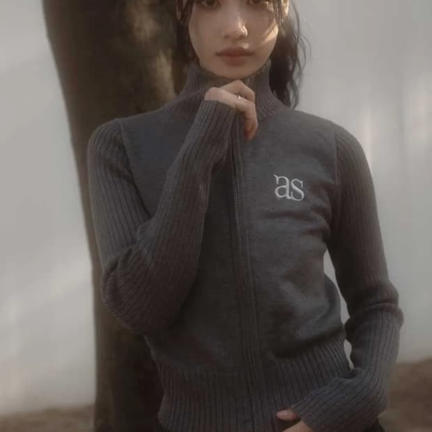 애즈온 MARON KNIT ZIP-UP / CHARCOAL