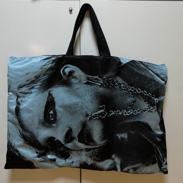 라프시몬스 이스트백