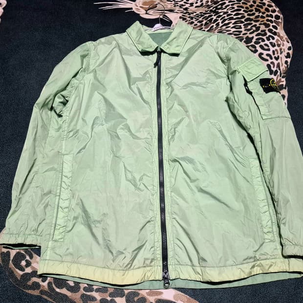 스톤아일랜드 22F/W 가먼트다잉 크링클랩스 바람막이 L 정품