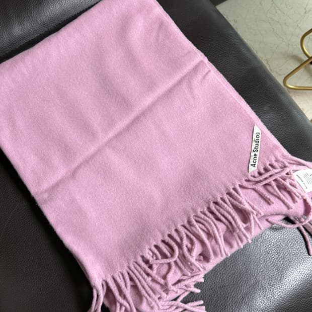 아크네스튜디오 머플러 라벤더 