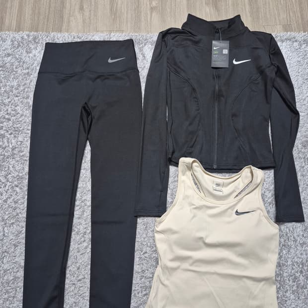 새상품)나이키운동복3피스 나이키트레이닝 요가필라테스러닝