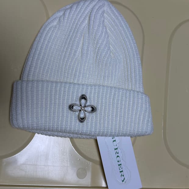 [새상품] 써저리 클로버 비니 ver.2 / 화이트