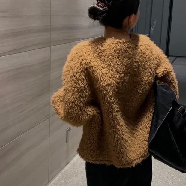 유이니 무스탕 자켓