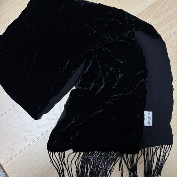 발망 벨벳 비즈테슬 머플러 숄