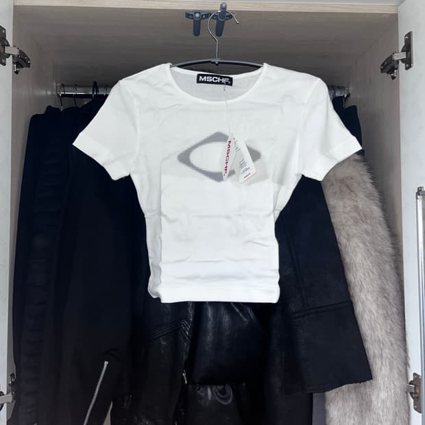(한정판)미스치프 롬버스 블러 반팔 티셔츠 미니 화이트